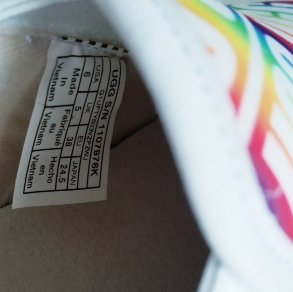 NEW UGG Caplan White Rainbow Slip On Sneakers Size 6 Kids/Youth / Size 8 Women's - Picture 10 of 14
